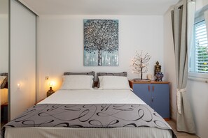 Apartamento (One-Bedroom Apartment) | 1 dormitorio, tabla de planchar con plancha, ropa de cama