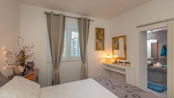 Apartamento (One-Bedroom Apartment) | 1 quarto, ferros/tábuas de passar roupa, roupa de cama