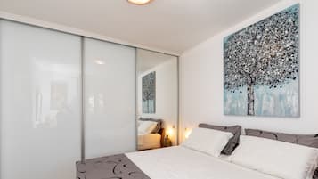 Apartment (One-Bedroom Apartment) | 1 bedroom, iron/ironing board, bed sheets