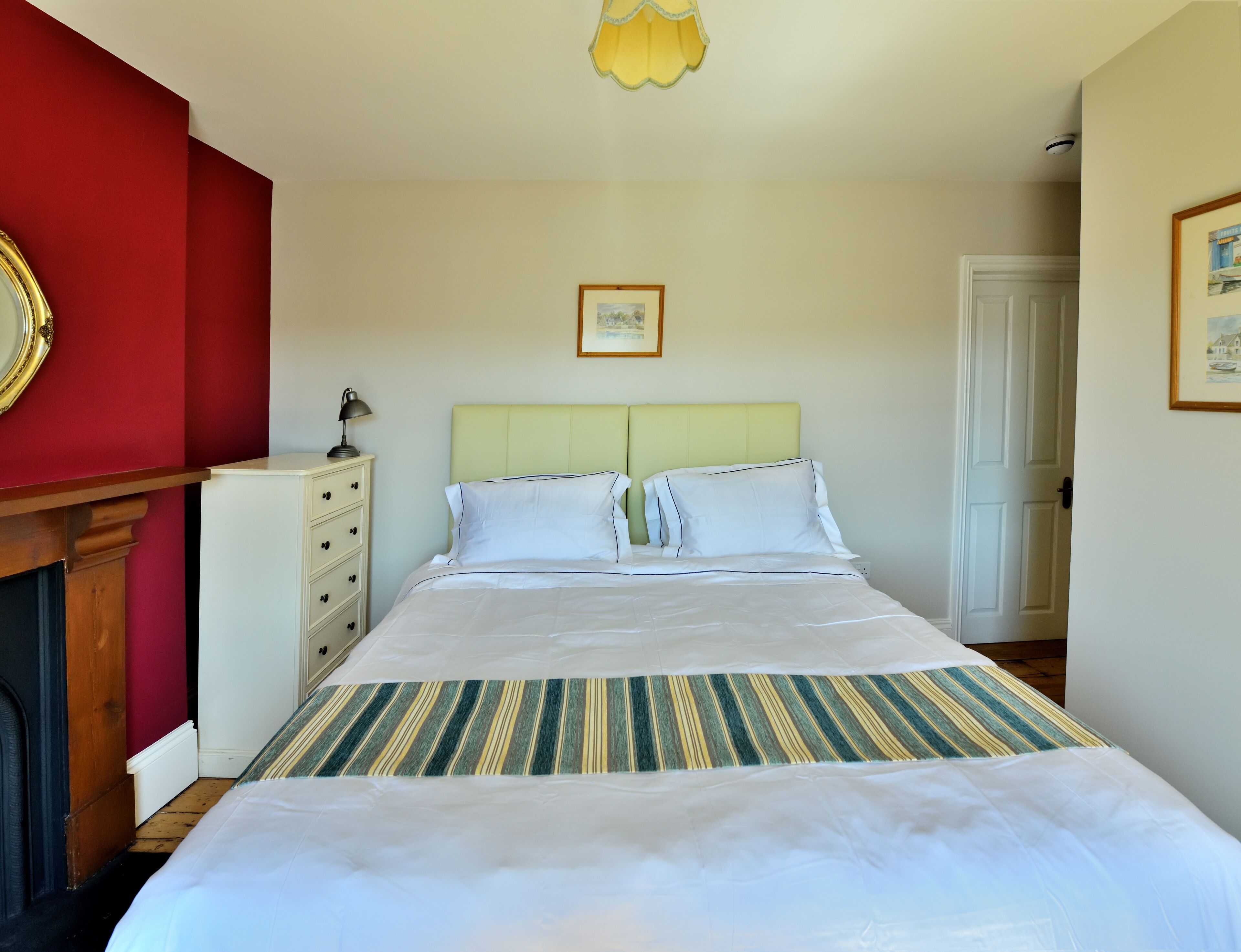 Habitación doble Confort | Ropa de cama de alta calidad y camas con efecto memoria 