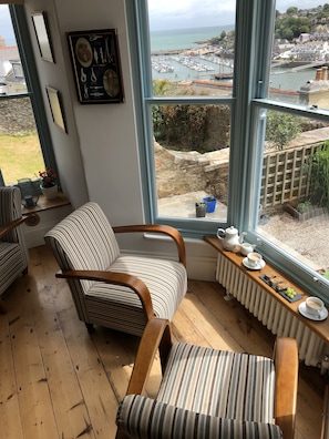 Lobby sitting area - Beacon House (Brixham)