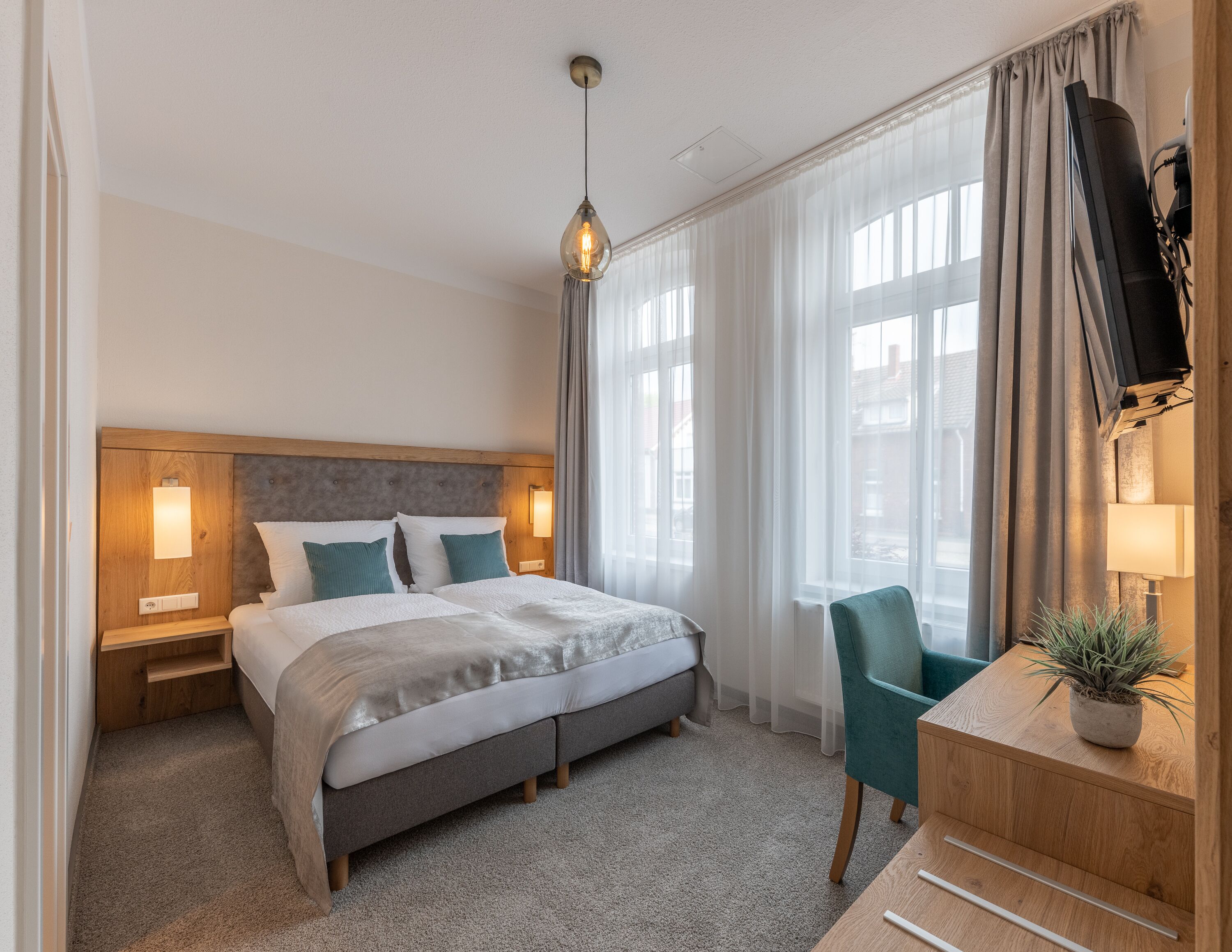 soundproofing, free wifi, bed sheets