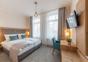 Soundproofing, free WiFi, bed sheets