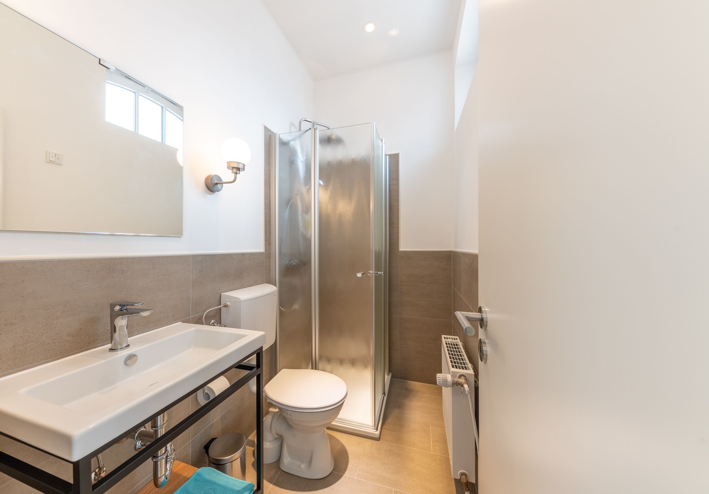 shower, free toiletries, towels