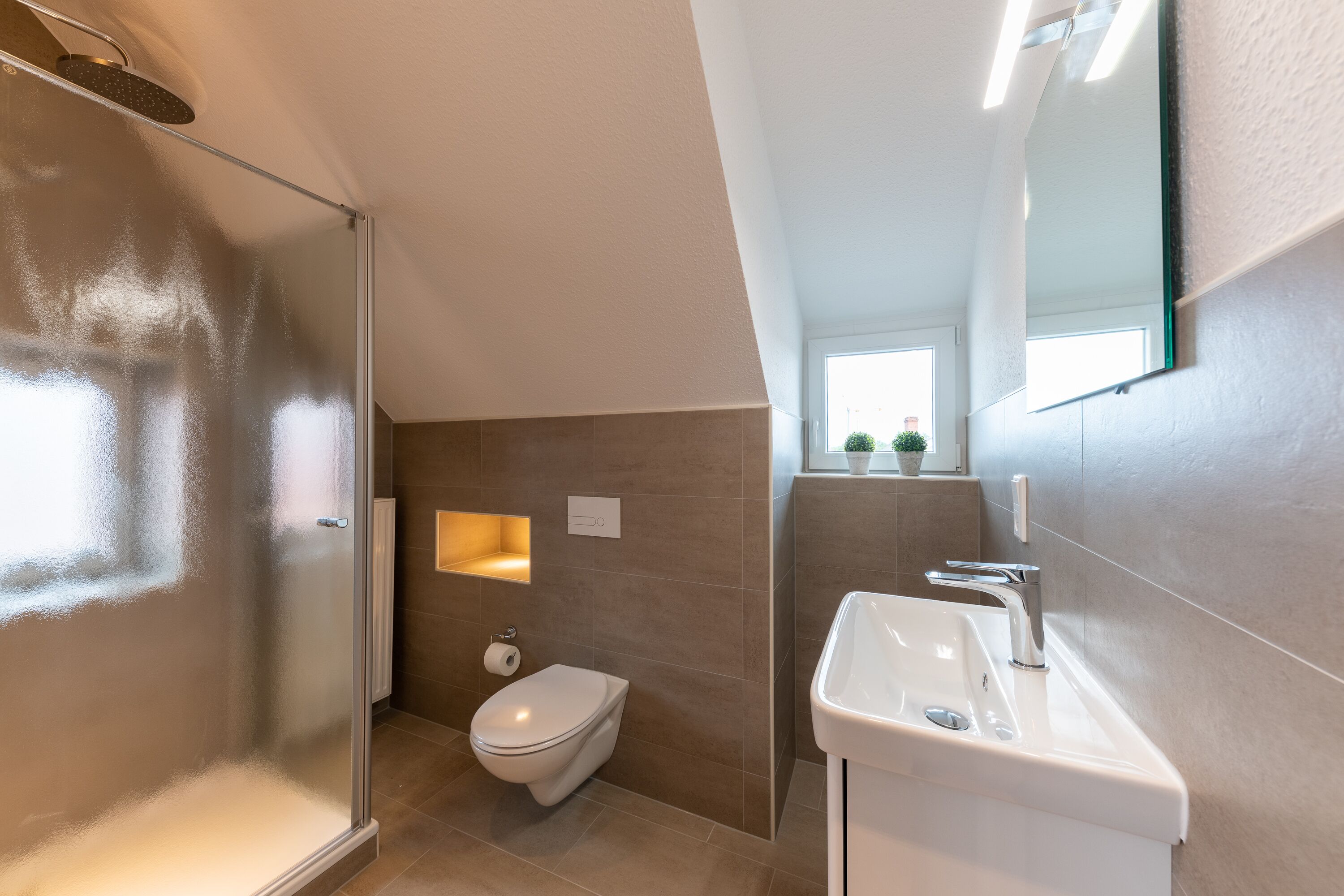 superior double room | bathroom | shower, free toiletries, towels