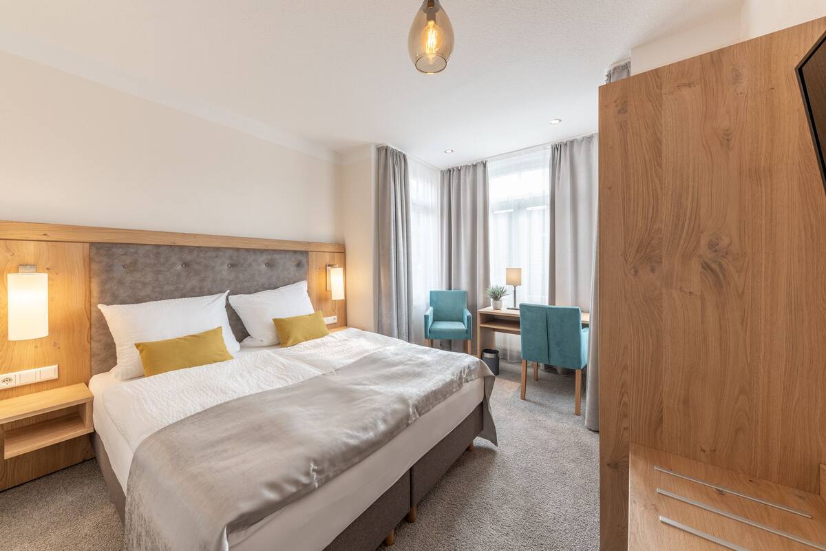 Superior Double Room | Soundproofing, free WiFi, bed sheets