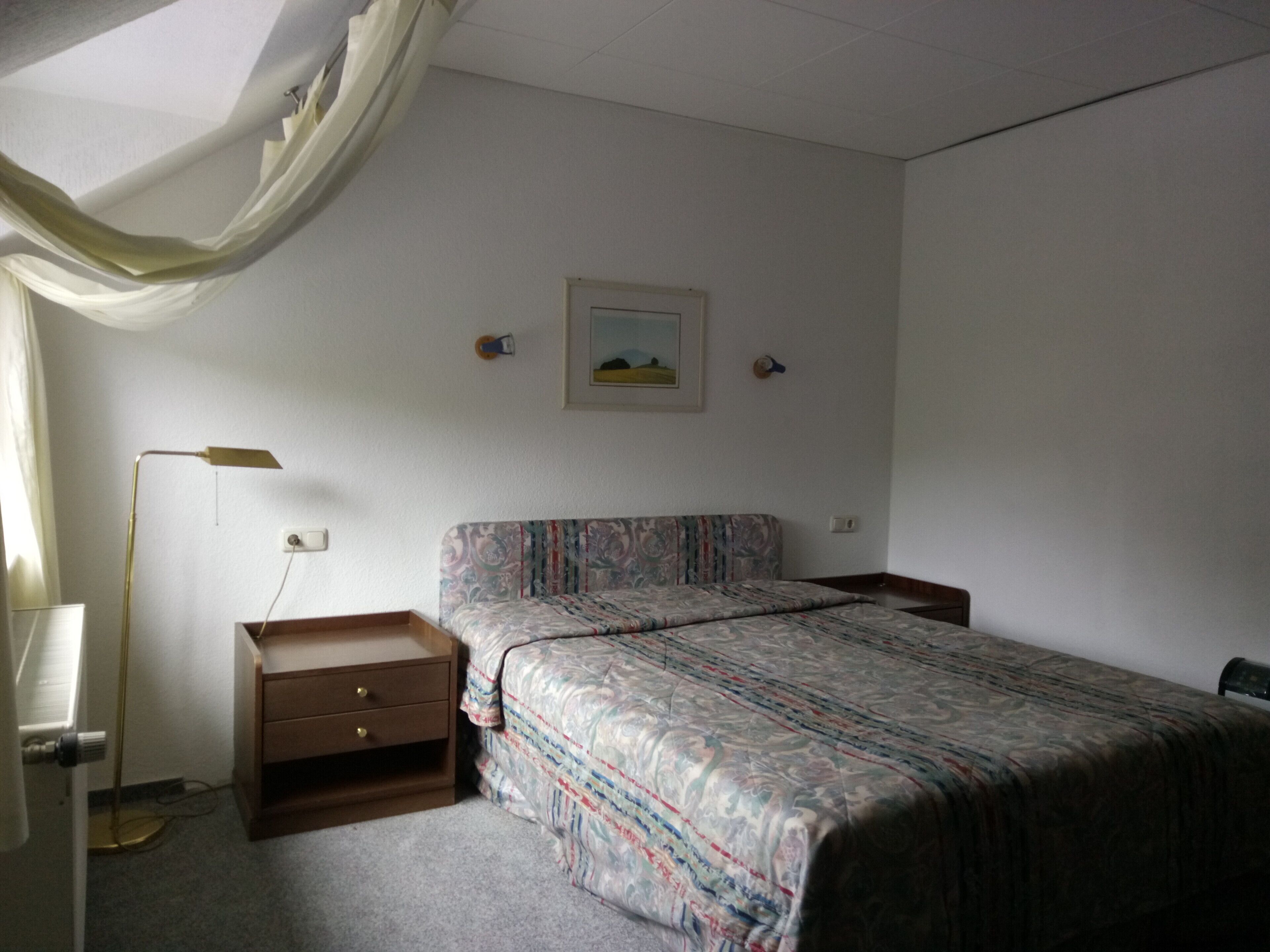 Comfort-Doppel- oder -Zweibettzimmer, Nichtraucher, eigenes Bad | Allergikerbettwaren, Select-Comfort-Betten, Schreibtisch