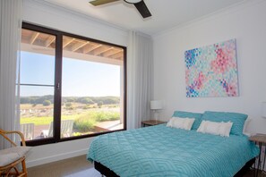 5 Schlafzimmer, Schreibtisch, Bügeleisen/Bügelbrett, Reisekinderbett