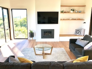 Smart TV, videojuegos, libros y oficina 