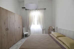 Appartamento Basic, 1 camera da letto | Biancheria da letto di alta qualità, copriletto in piuma, minibar