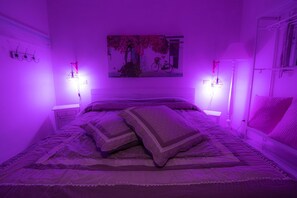 Tweepersoonskamer | Luxe beddengoed, donsdekens, een minibar, individueel gemeubileerd