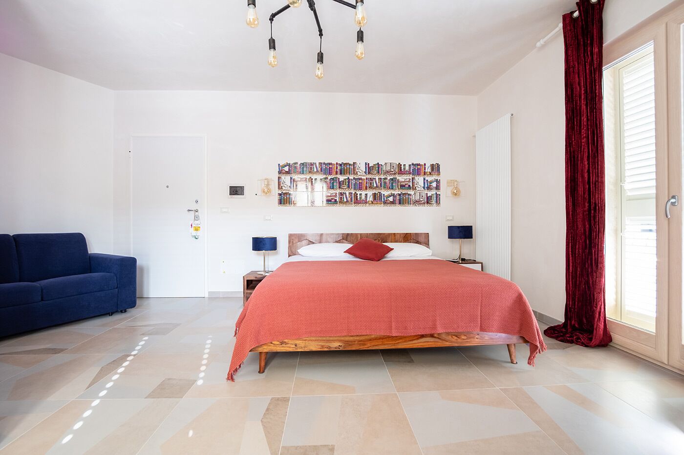 Quarto triplo luxo | Roupas de cama premium, edredons de pluma, frigobar