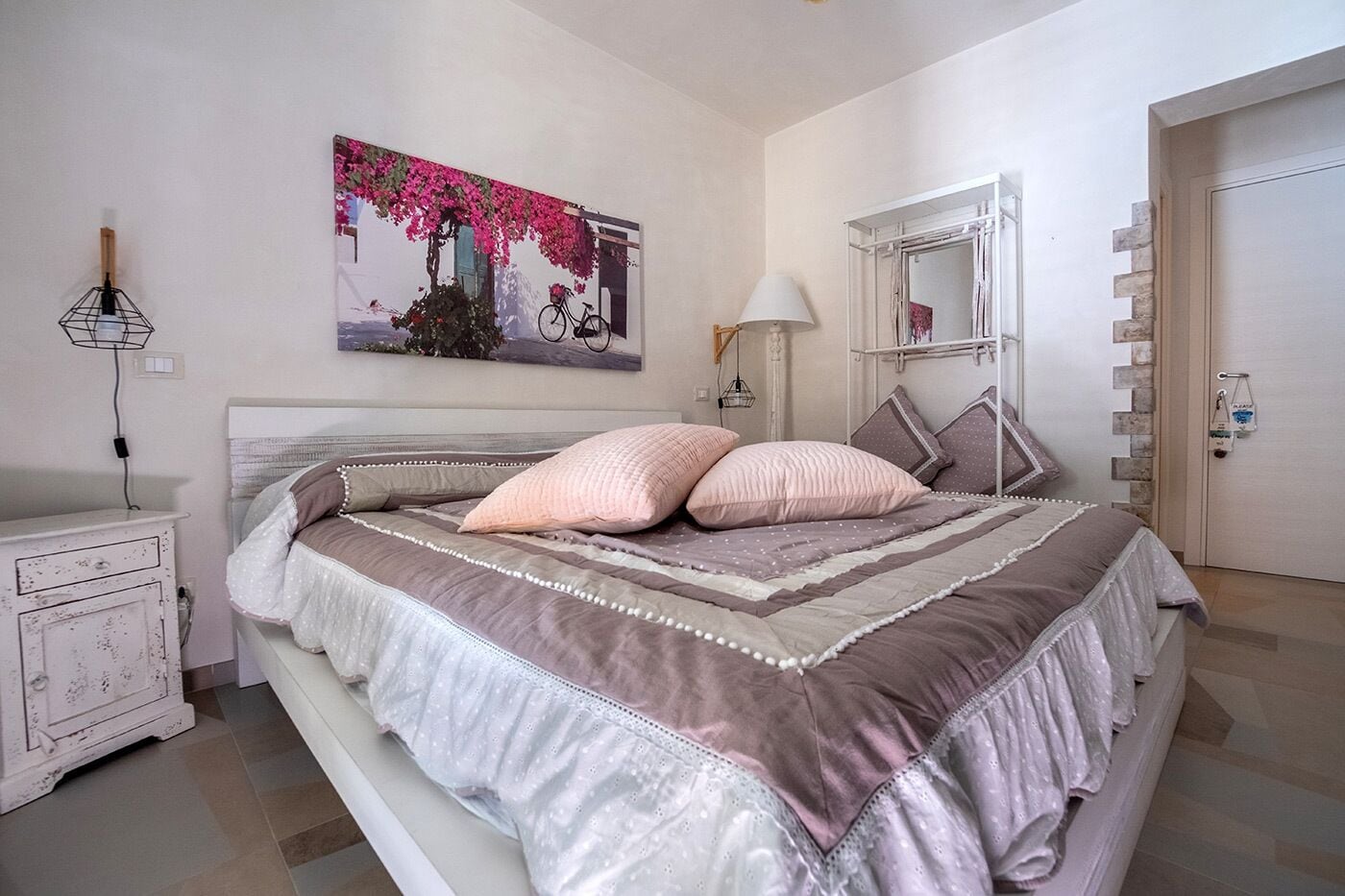 Quarto casal | Roupas de cama premium, edredons de pluma, frigobar