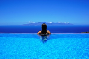 Piscina all'aperto, una piscina riscaldata