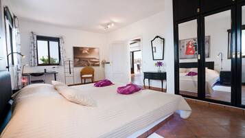 2 slaapkamers, een strijkplank/strijkijzer, gratis wifi, beddengoed