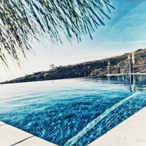 Piscina all'aperto, una piscina riscaldata