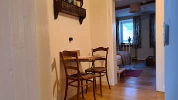 1 quarto, escrivaninha, ferros/tábuas de passar roupa, Wi-Fi