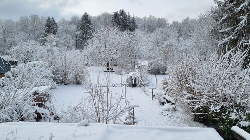 Cozy vacation apartment on the edge of the forest in an old farmhouse 15 minutes from the city