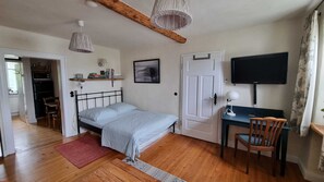 1 Schlafzimmer, Schreibtisch, Bügeleisen/Bügelbrett, WLAN