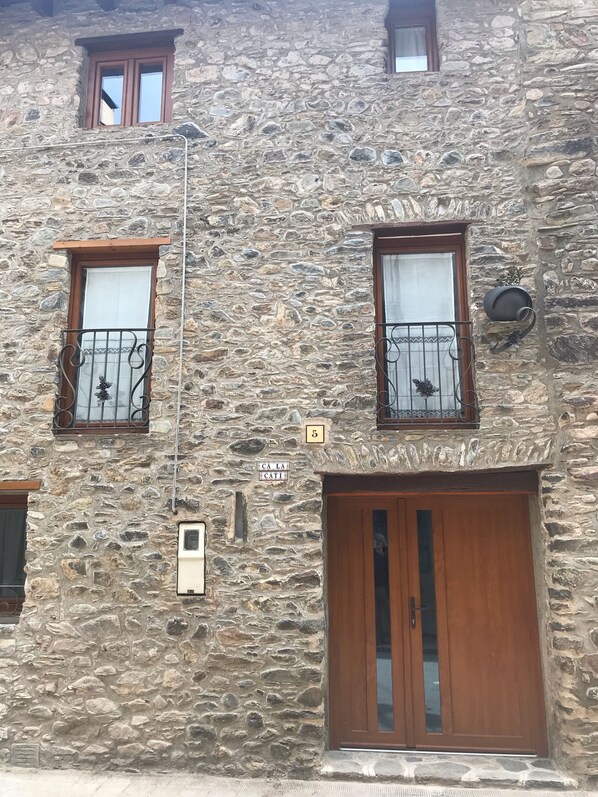 تفاصيل الفندق من الخارج