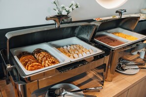 Se ofrece un desayuno bufé (50 PLN por persona)