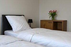 WiFi (無料)、ベッドシーツ