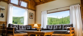 MOUNTAIN CABIN DREAM