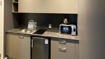 Fridge, microwave, stovetop, cookware/dishes/utensils