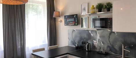 Fridge, microwave, stovetop, coffee/tea maker