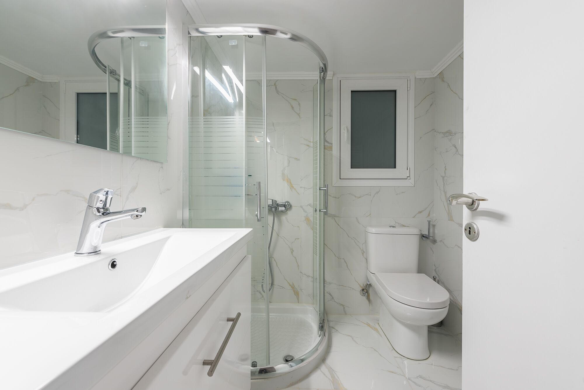 Apartment, 2 Bedrooms | Bathroom | Shower, towels