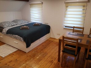 2 bedrooms, in-room safe, iron/ironing board, free WiFi