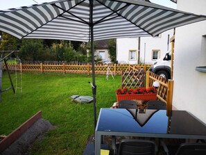 Outdoor dining - SaidenbachHaus in the beautiful Ore Mountains. (Großhartmannsdorf)