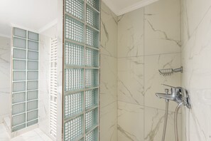 Apartment, 4 Bedrooms | Bathroom shower