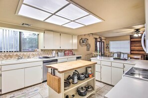 Refrigerador, microondas, parrilla de estufa y lavavajillas 