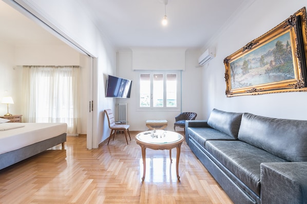 Appartement, 3 chambres | Aire de séjour | Téléviseur à écran plat