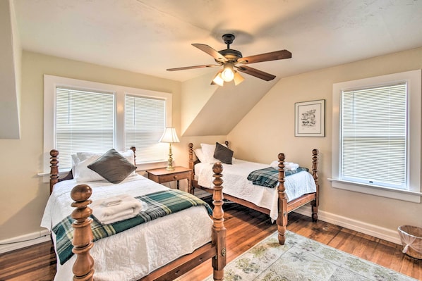 2 bedrooms, iron/ironing board, travel crib, internet