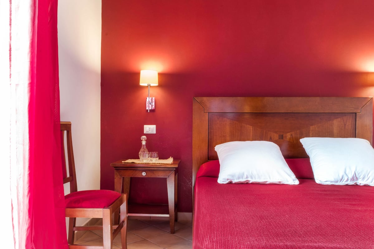 Habitación familiar, vista al jardín | Escritorio y wifi gratis