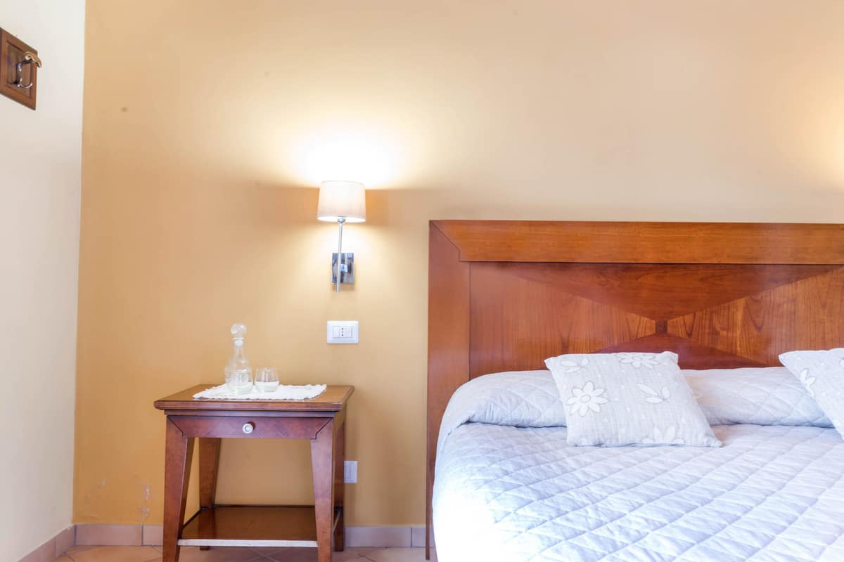Standard Double Room, Garden View | Desk, free WiFi
