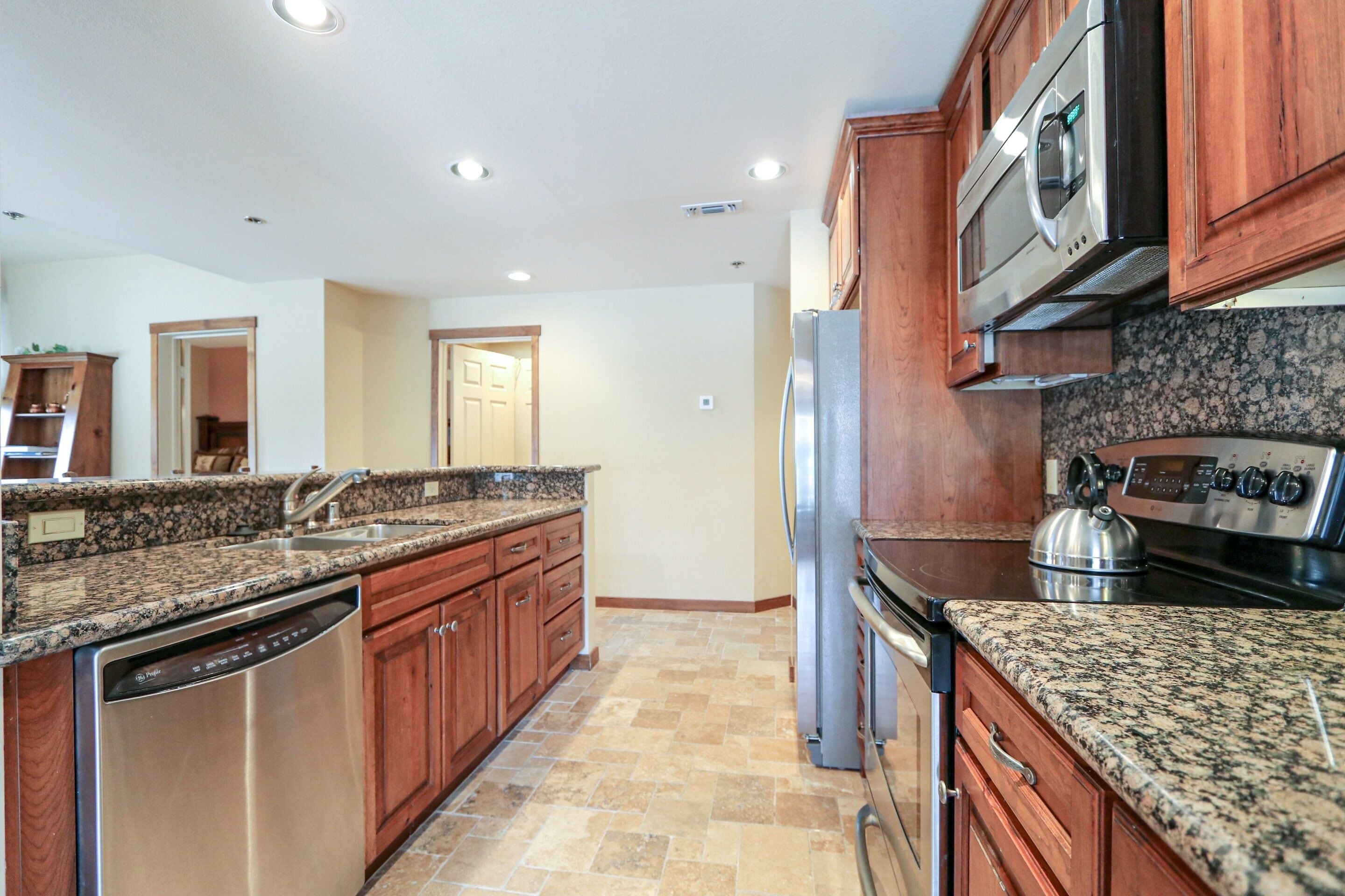 Condo, 2 Bedrooms | Private kitchen