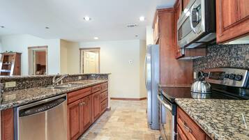Condo, 2 Bedrooms | Private kitchen