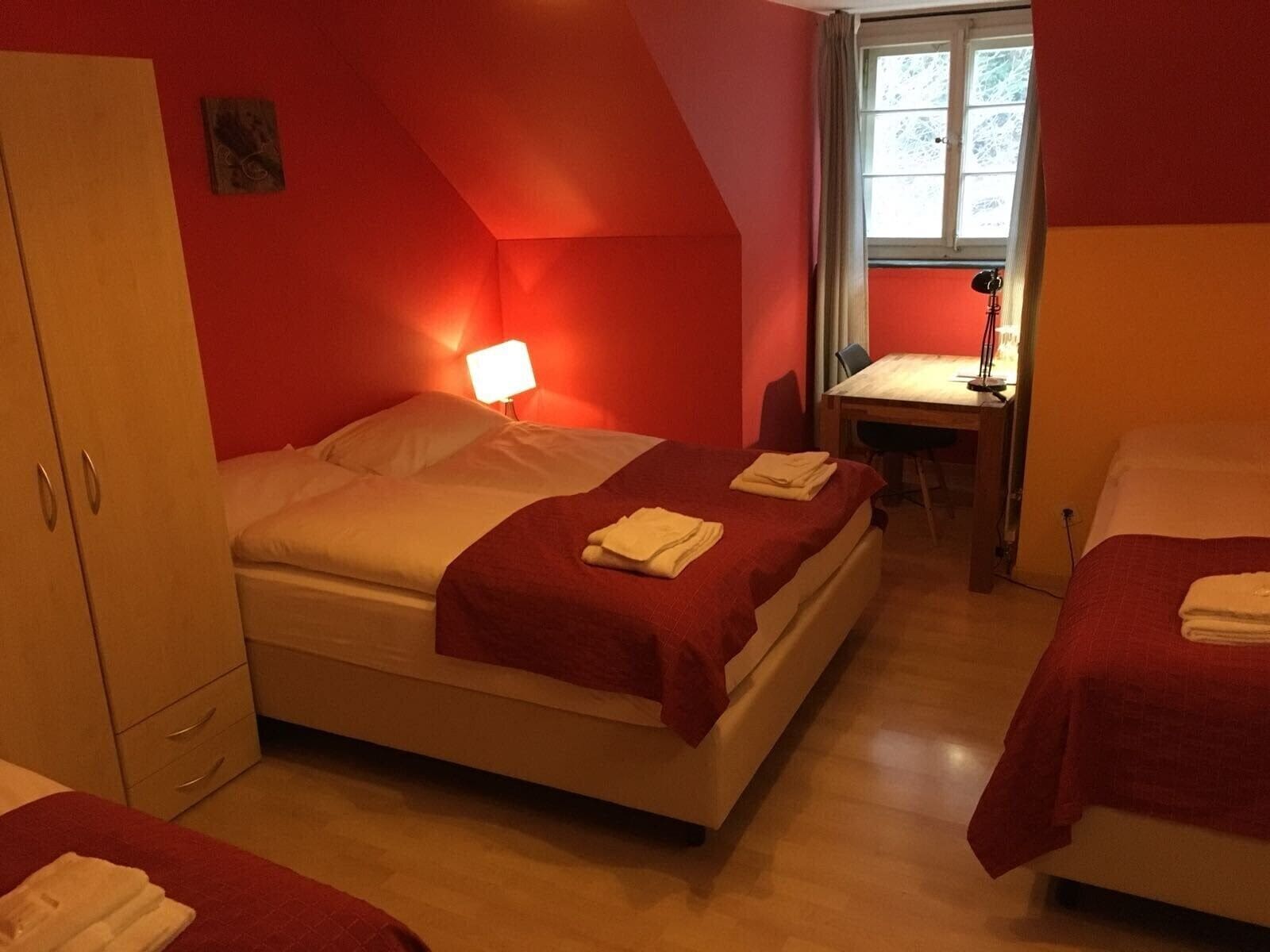 basic twin room, shared bathroom | free wifi, bed sheets