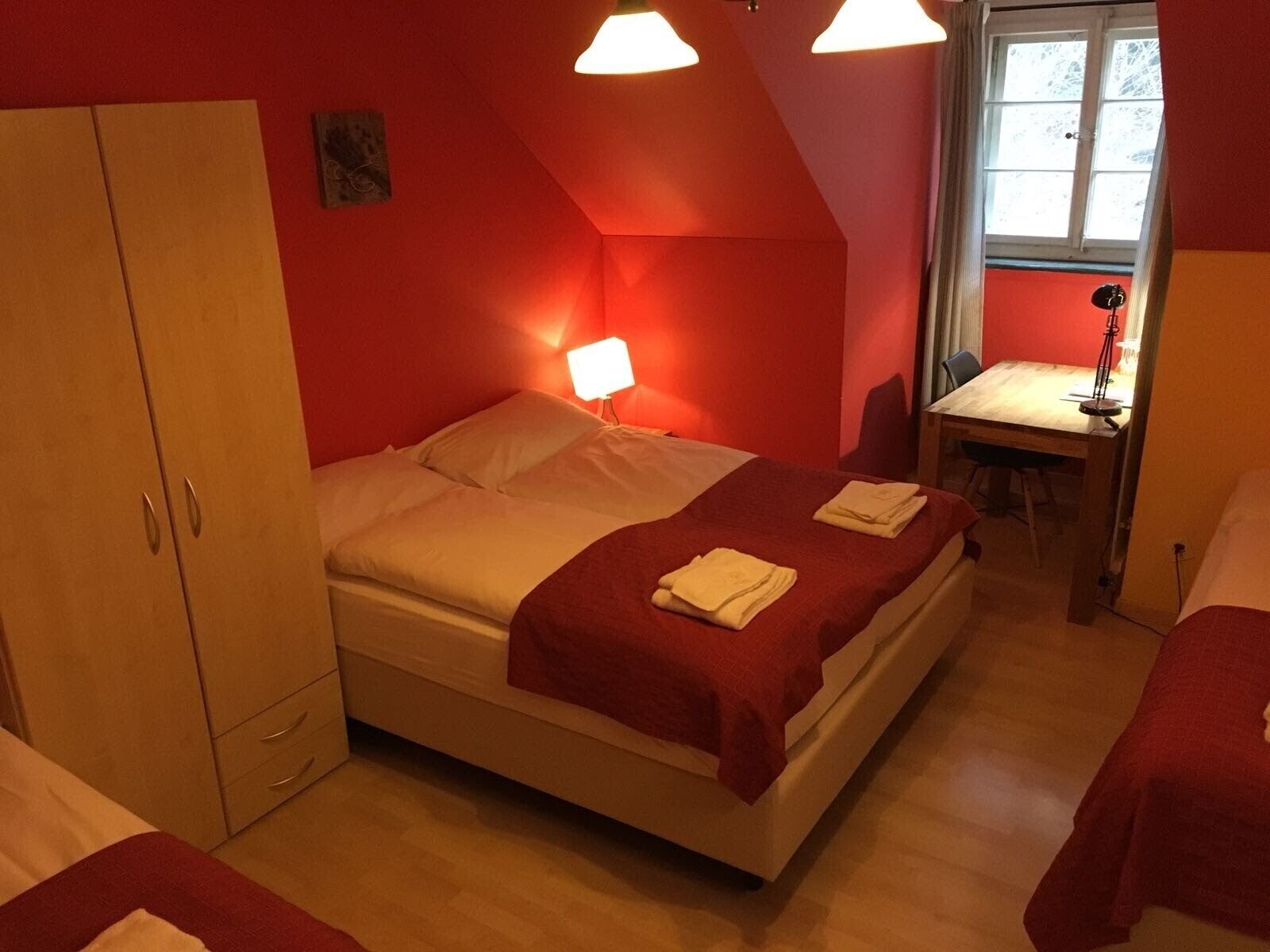 basic twin room, shared bathroom | free wifi, bed sheets