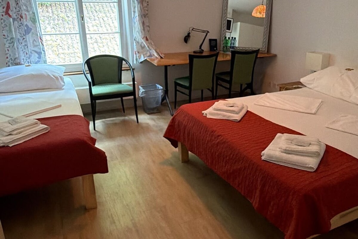 Chambre Familiale, non-fumeur, salle de bains commune
