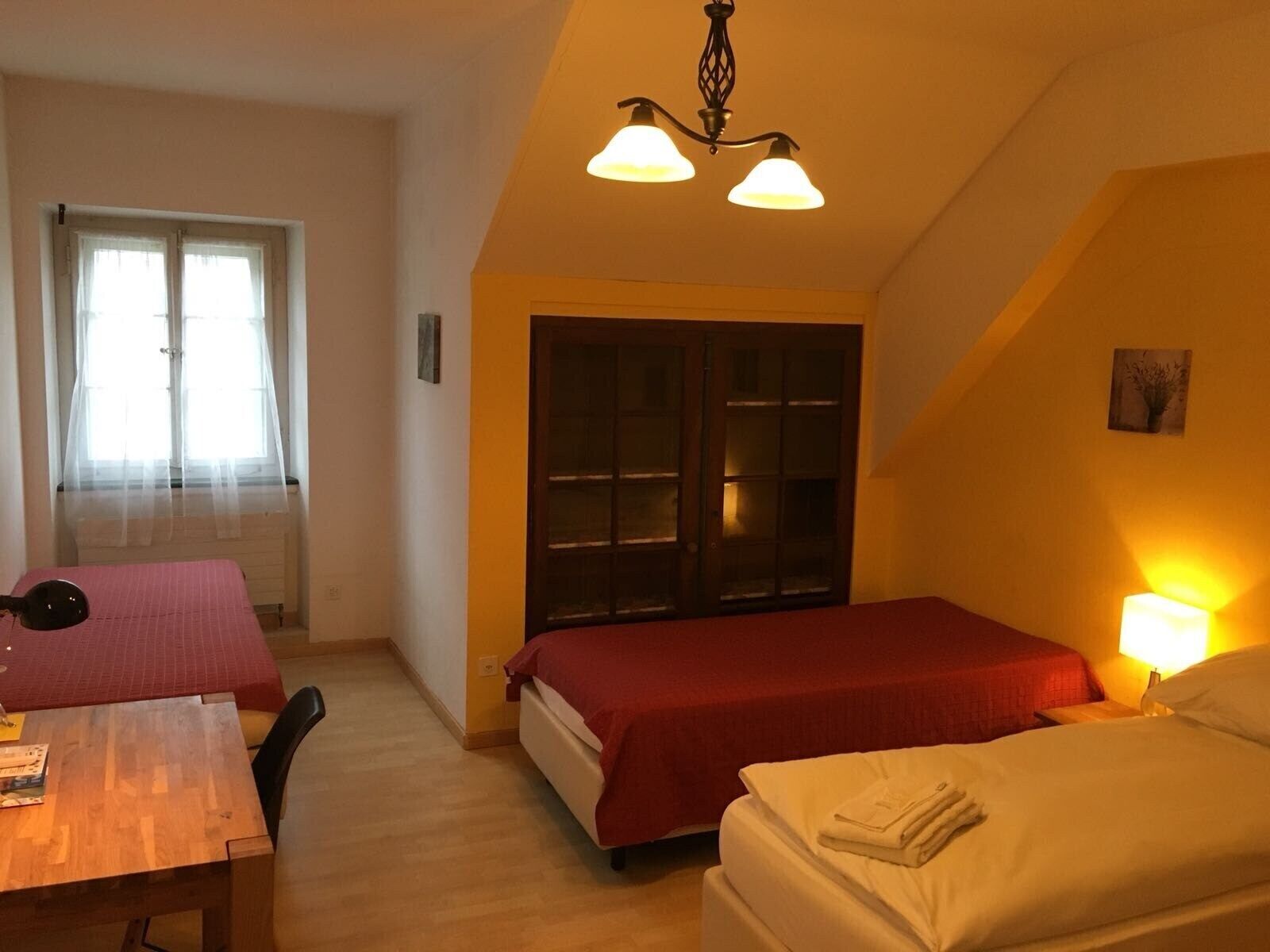 basic single room, shared bathroom | free wifi, bed sheets