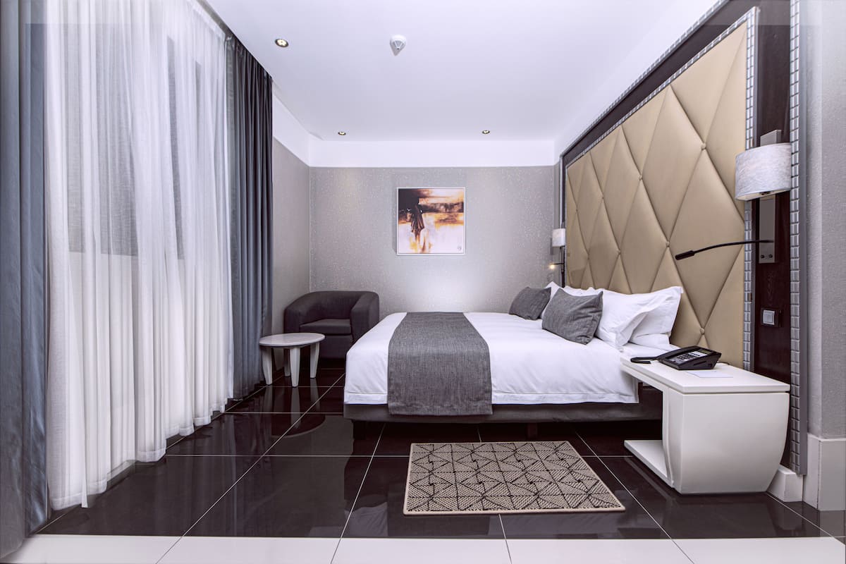1 Schlafzimmer, Minibar, Zimmersafe, laptopgeeigneter Arbeitsplatz