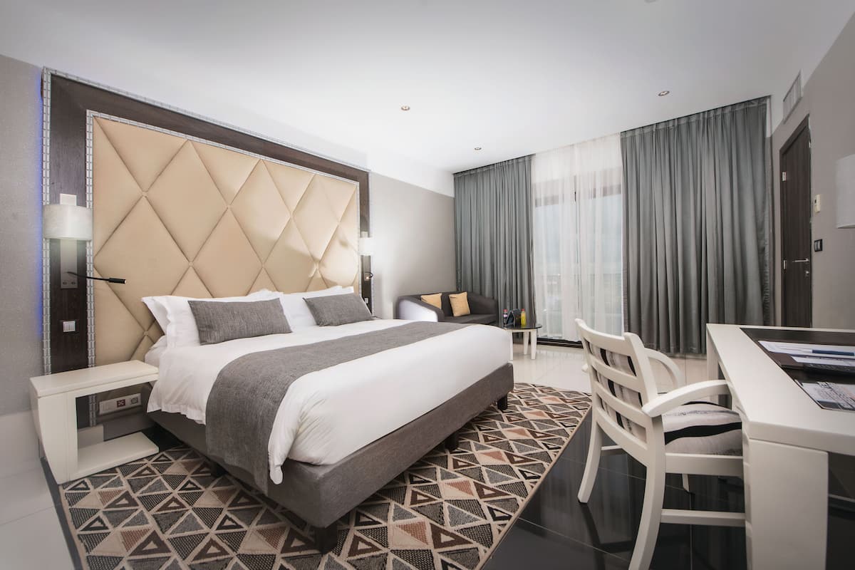 1 Schlafzimmer, Minibar, Zimmersafe, laptopgeeigneter Arbeitsplatz
