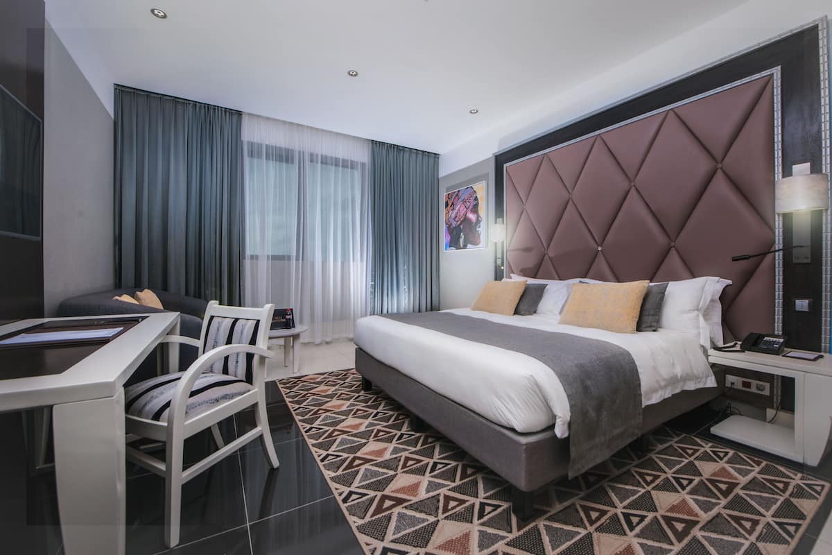 1 Schlafzimmer, Minibar, Zimmersafe, laptopgeeigneter Arbeitsplatz