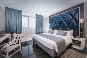 Minibar, caja fuerte, espacio para trabajar con un portátil