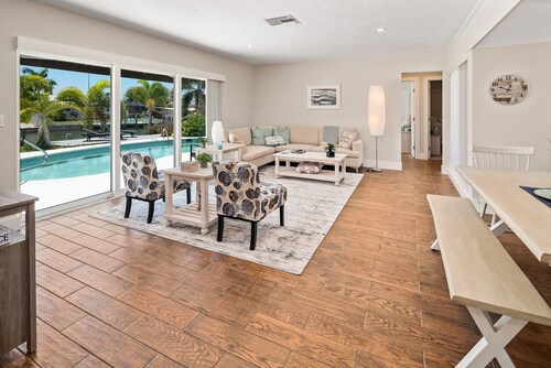 Classy Island Style Home-Tropical Delight