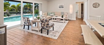 Classy Island Style Home-Tropical Delight